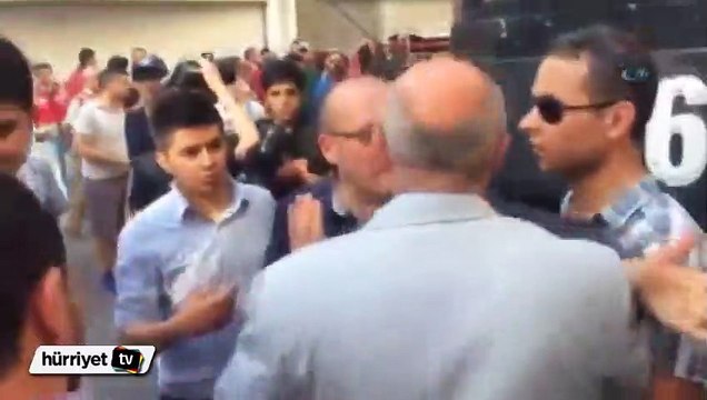 Milletvekili Mahmut Tanal TOMA'nın üzerine çıktı