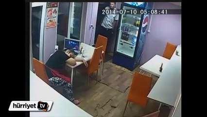 İçeride uyuyan kadına aldırmadan soydu