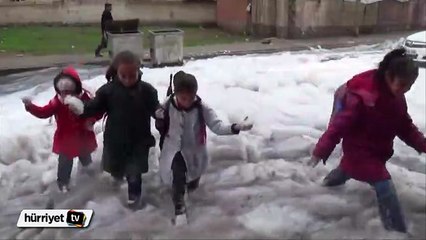 Sondaj çalışmasında çıkan köpük ilginç görüntülere neden oldu