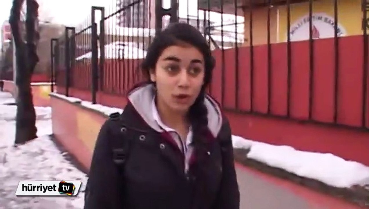 Tatilden habersiz öğrenciler okul kapısından geri döndü