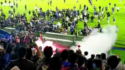 Scores killed in Indonesia football stadium crush - BBC News