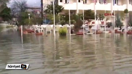 Köyceğiz'i sel ve lodos vurdu