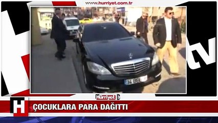 REZA ZARRAB ÇOCUKLARA PARA DAĞITTI