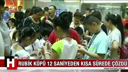 RUBİK KÜPÜ 12 SANİYEDEN KISA SÜREDE ÇÖZDÜ