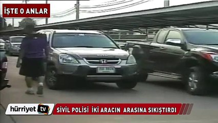 Uyuşturucu kaçakçısı sivil polisi iki aracın arasına sıkıştırdı