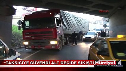 TAKSİCİYE GÜVENDİ ALT GEÇİDE SIKIŞTI