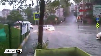 Sulara gömülen sürücülerin zor anları