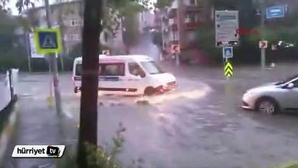 İstanbul'da sulara gömülen sürücülerin zor anları