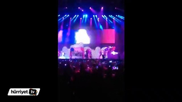 Lady Gaga sahneye böyle çıktı