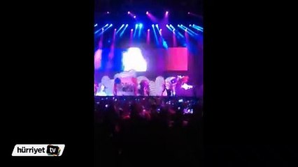 Lady Gaga sahneye böyle çıktı