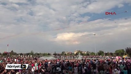 Türk Yıldızları'nın gösterisi büyüledi