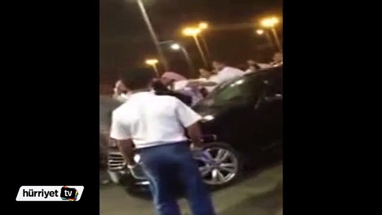 Suudi polisinden uçan tekme