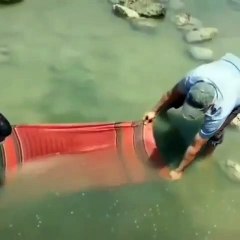 LUAR BIASA !! CARA MUDAH MENDAPATKAN IKAN DENGAN SARUNG KAIN