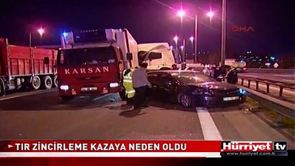 TEM'DE DEVRİLEN TIR ZİNCİRLEME KAZAYA NEDEN OLDU