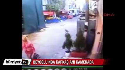 Beyoğlu'nda kapkaç anı kamerada