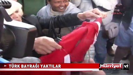 KIBRISLI RUMLAR TÜRK BAYRAĞI YAKTILAR