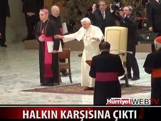 PAPA GÖREVİ BIRAKMA KARARININ ARDINDAN İLK KEZ HALKIN KARŞISINA ÇIKTI