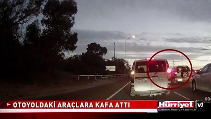 ARACINDAN İNİP DİĞER ARAÇLARA KAFA ATTI
