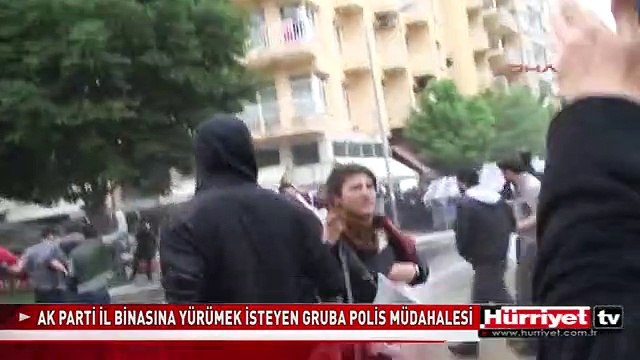 AK PARTİ İL BİNASINA YÜRÜMEK İSTEYEN GRUBA POLİS MÜDAHALEDE BULUNDU