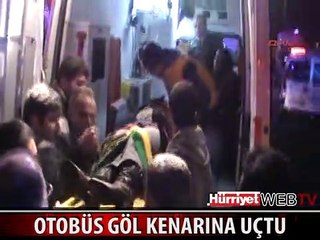 ÖZEL HALK OTOBÜSÜ YARIMBURGAZ MEVKİİNDE GÖL KENARINA UÇTU