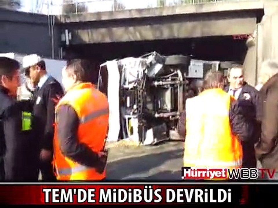 TEM'DE MİDİBÜS DEVRİLDİ