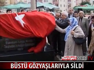 ŞEHİT OĞLUNUN ADINI TAŞIYAN BÜSTÜ GÖZYAŞLARIYLA SİLDİ