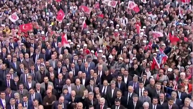 Bahçeli’nin mitinginde prompter bozuldu, konuşmasına ara verdi