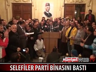 SELEFİLER, PARTİ BİNASINI BASTI: 2 YARALI