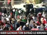 POLİS BİBER GAZI SIKTI YÜZÜNÜ TÜRK BAYRAĞIYLA KORUDU - 2