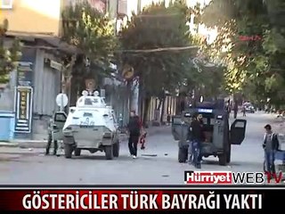 SİLOPİ'DE POLİSE SALDIRAN GÖSTERİCİLER TÜRK BAYRAĞI YAKTI