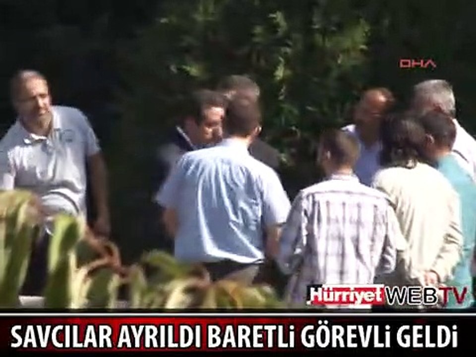 ÖZAL'IN MEZARINDAN SAVCILAR AYRILDI BARETLİ GÖREVLİ GELDİ