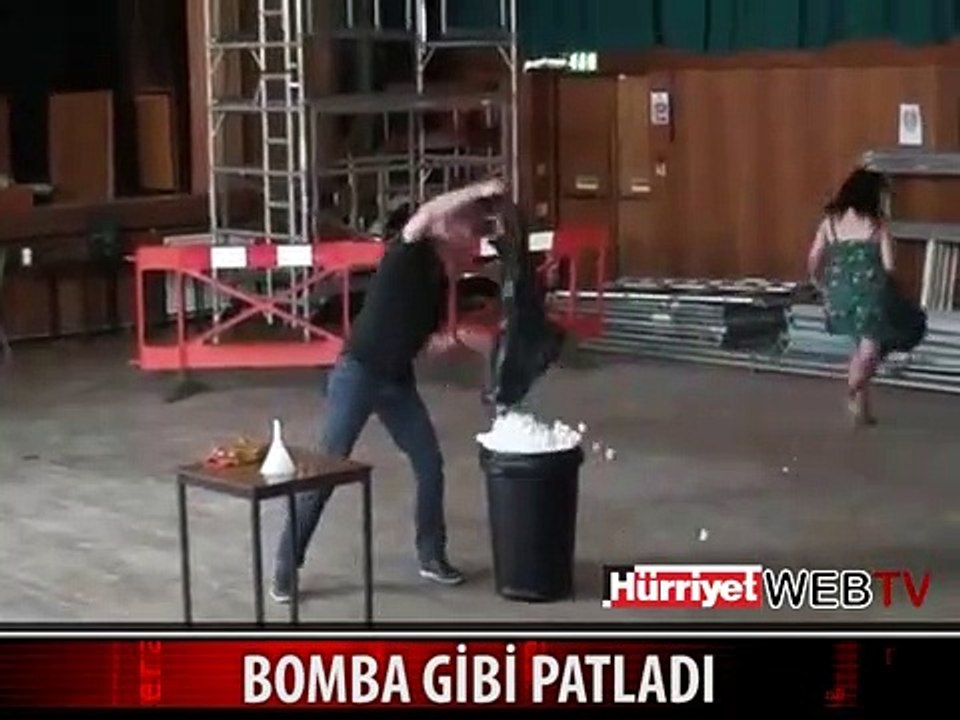 PROFESÖRÜN MÜTHİŞ DENEYİ! BÜTÜN SINIF ŞAHİT OLDU