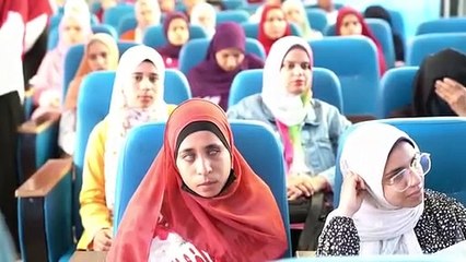 جامعة سوهاج توزع 13 جهاز لاب توب على ذوي الإعاقة البصرية وتكرم 50 طالباً