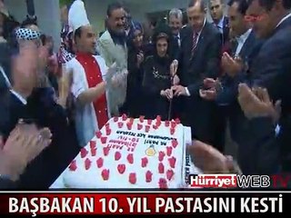 ERDOĞAN AK PARTİ'NİN 10. YIL DÖNÜMÜ PASTASINI KESTİ