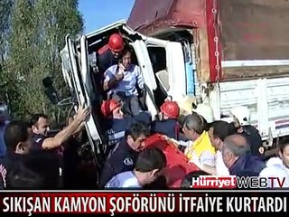 SIKIŞAN KAMYON ŞOFÖRÜNÜ İTFAİYE KURTARDI
