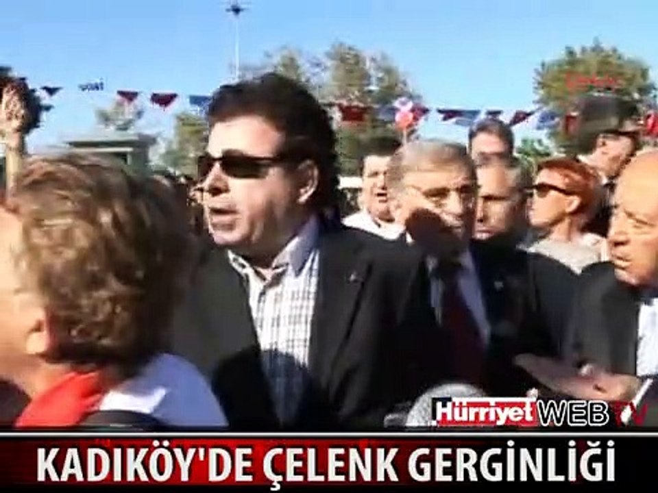 KADIKÖY'DE ÇELENK GERGİNLİĞİ
