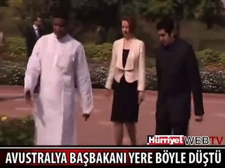 AVUSTRALYA'NIN KADIN BAŞBAKANI YERE BÖYLE KAPAKLANDI