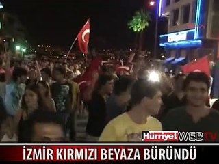 TERÖRÜ LANETLEYEN İZMİR KIRMIZI BEYAZA BÜRÜNDÜ