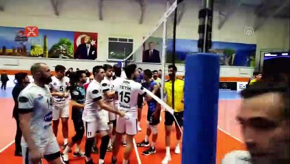 Fenerbahçe'yi yendiler, halay çektiler