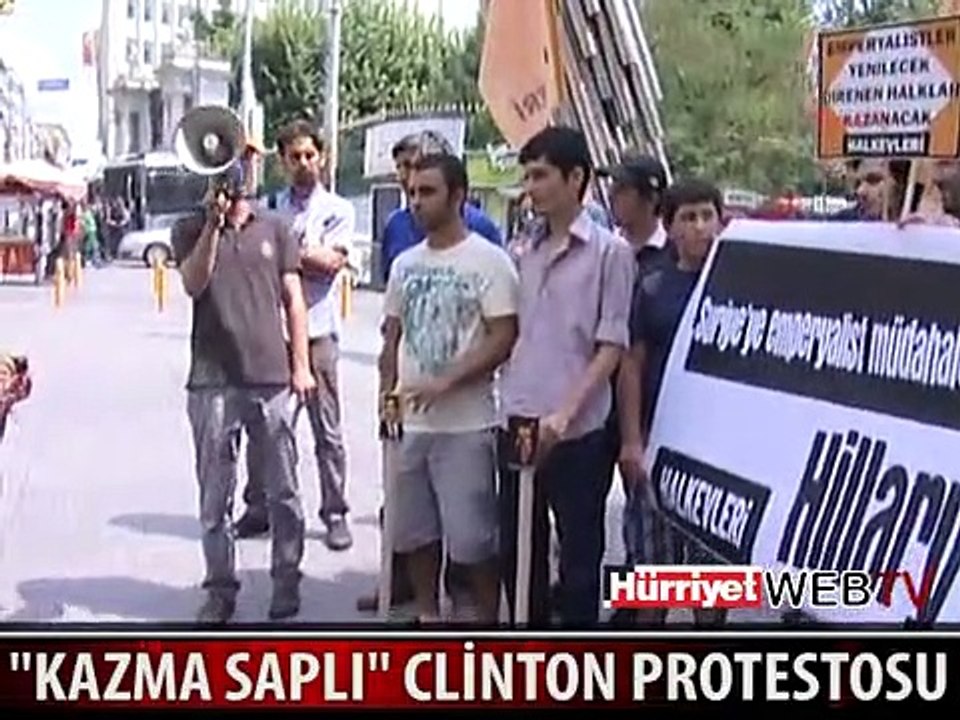 KAZMA SAPLI CLİNTON PROTESTOSU