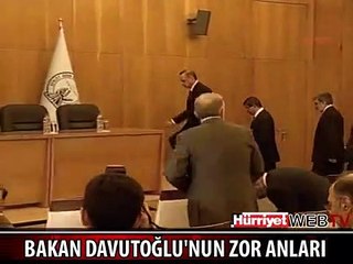 DIŞİŞLERİ BAKANI DAVUTOĞLU'NUN ZOR ANLARI