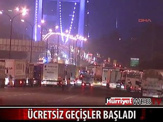 KÖPRÜLERDEN ÜCRETSİZ GEÇİŞ BAŞLADI TRAFİK BİTMEDİ