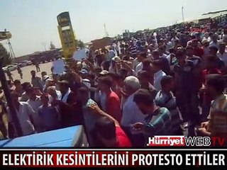 ELEKTRİK KESİNTİLERİNİ YOL KAPATARAK PROTESTO ETTİLER