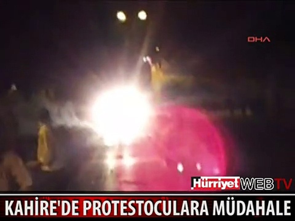 HZ. MUHAMMED'E HAKARET İÇEREN FİLMİ PROTESTO EDEN GRUBA MÜDAHALE