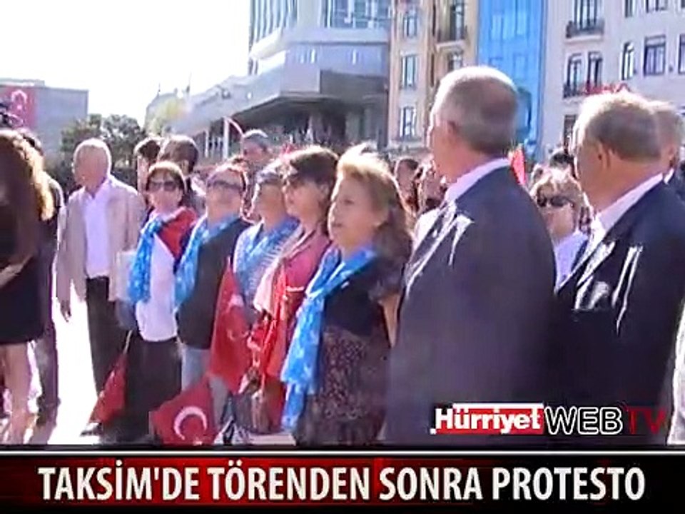 TAKSİM'DE TÖREN SONRASI SAYGI DURUŞU TEPKİSİ