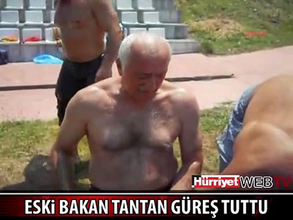 SADETTİN TANTAN KISPET GİYİP GÜREŞ TUTTU