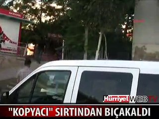 KOPYA ÇEKERKEN KENDİSİNİ YAKALAYAN HOCASINI BIÇAKLADI