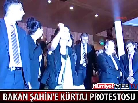 BAKAN FATMA ŞAHİN'E KÜRTAJ PROTESTOSU