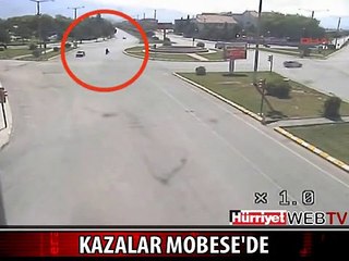 ERZİNCAN'DA KAMERAYA YANSIYAN İNANILMAZ KAZALAR