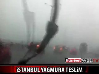 İSTANBUL YAĞMURA TESLİM
